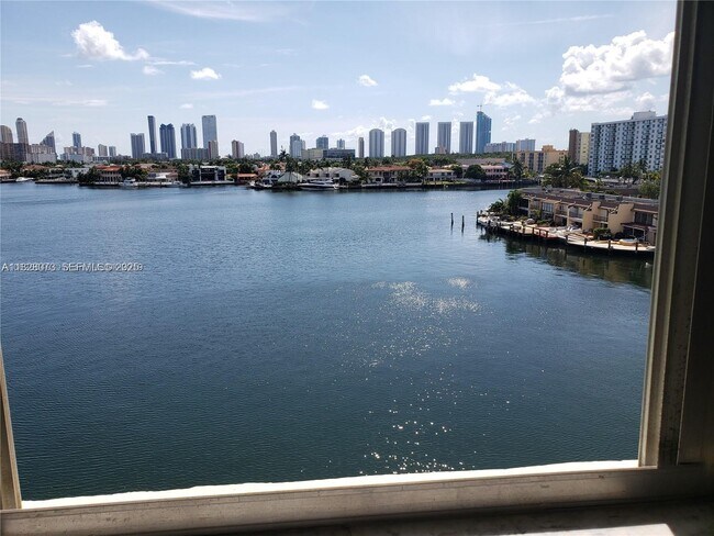 Building Photo - 16570 NE 26th Ave