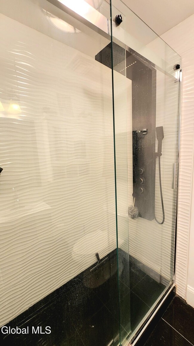 Building Photo - 76 Caroline St