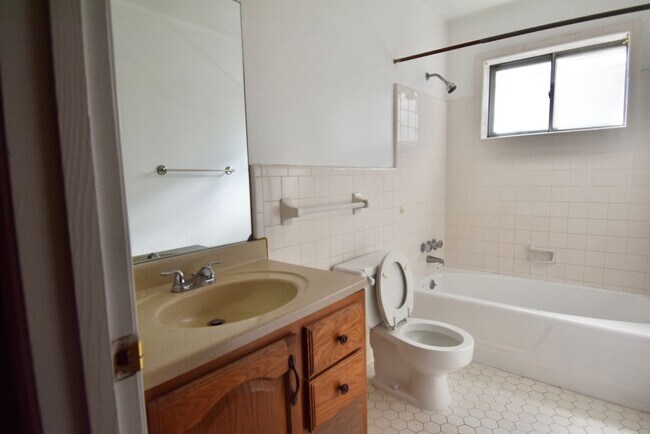 Building Photo - Spacious 4-Bedroom Home in Memphis-Comfort & Convenience!