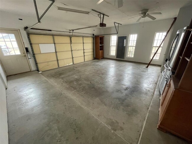 Building Photo - 10106 Schmidt Ln