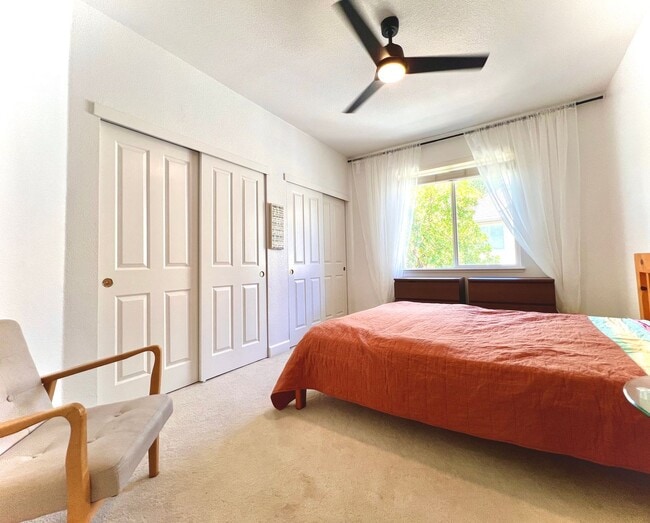 Building Photo - Gorgeous Serrano home in gated community c...