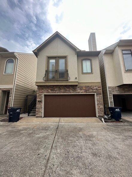 Building Photo - 6353 Richmond Ave