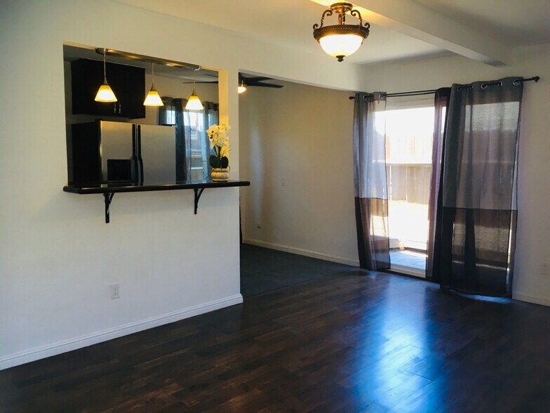 Building Photo - 2120 Grand Ave