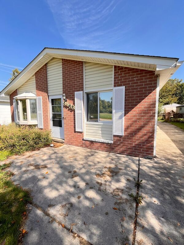 Building Photo - 9433 Sylvia St