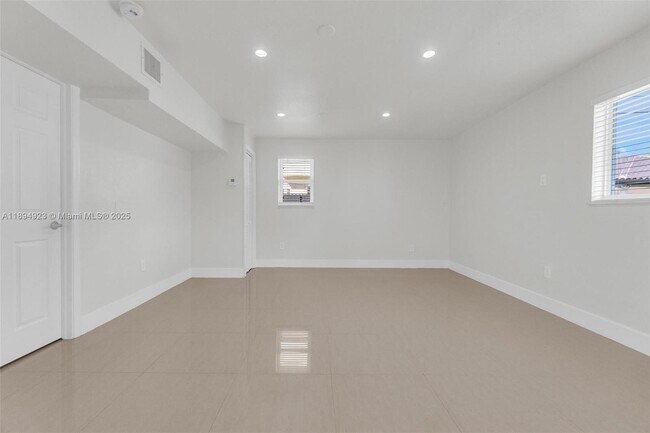 Building Photo - 5520 SW 91 Ave