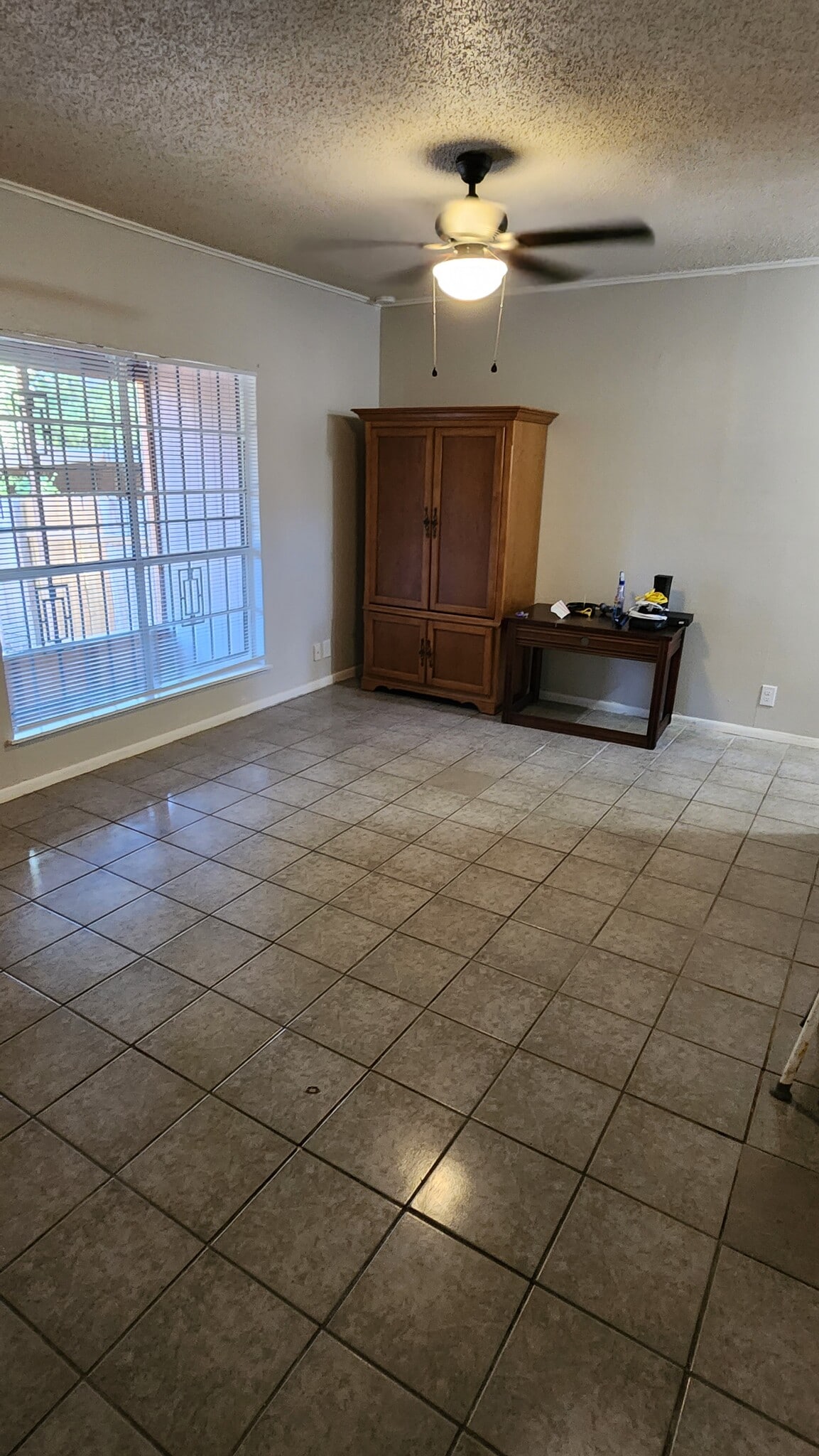 Living room - 6824 Oldham