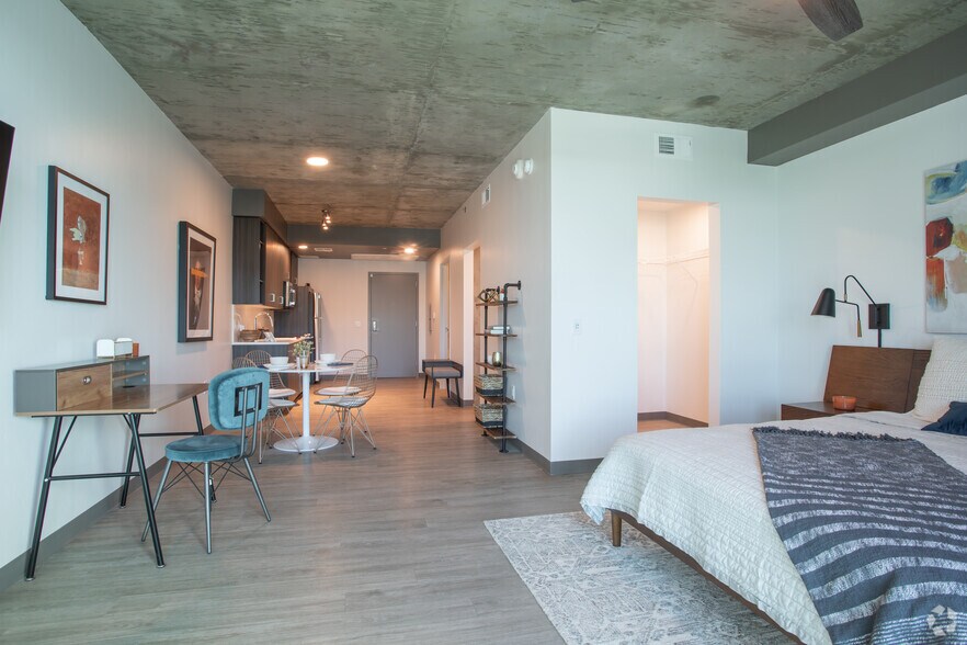 Studio - 636 SF - The Gallery on Fifth