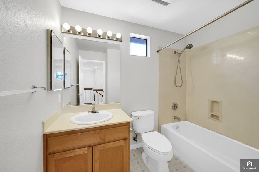 Building Photo - 1776 Wayne Cir