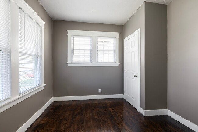 Building Photo - 835 S 38th St