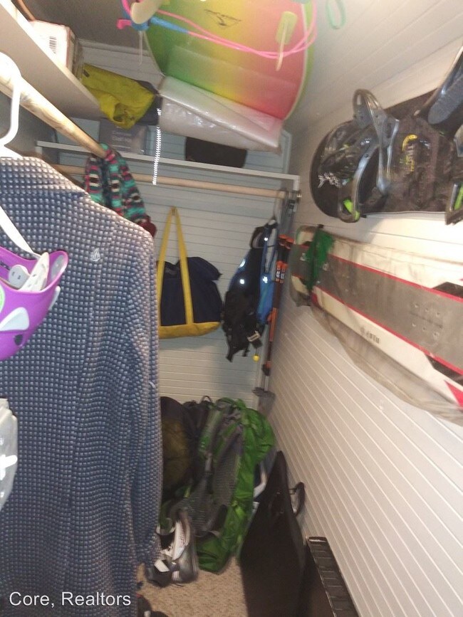 Building Photo - 3745 SE Belmont St