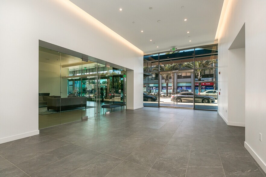 Building Photo - 900 Wilshire Blvd