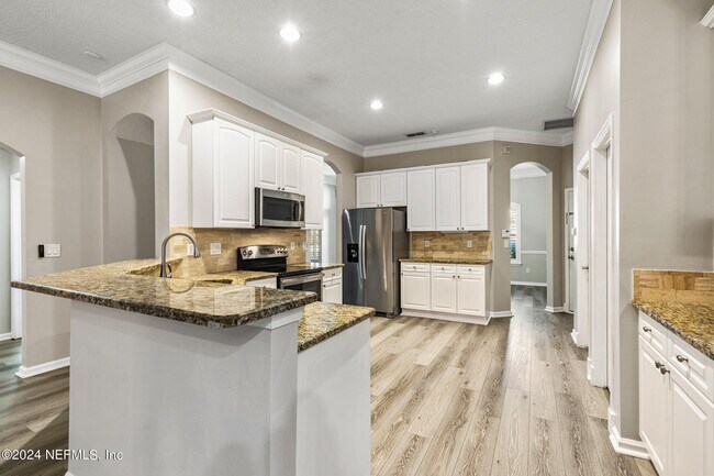 Building Photo - 1892 Vista Lakes Dr