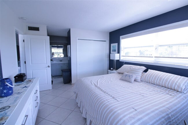 Building Photo - 470 Paradise Isle Blvd