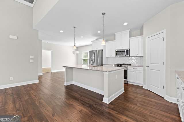 Building Photo - 517 Lago Ct