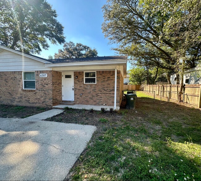 Building Photo - 6307 Jack St