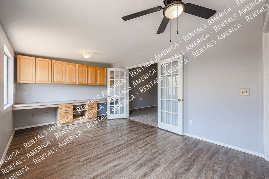 Building Photo - 5515 E Farmdale Ave