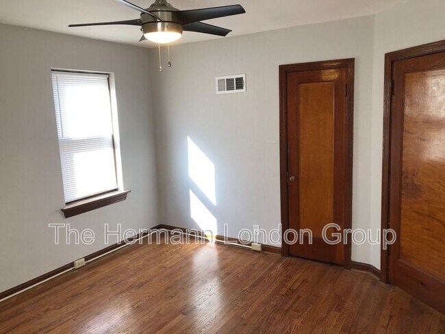 Building Photo - 4614-4616-4616 Jamieson Ave