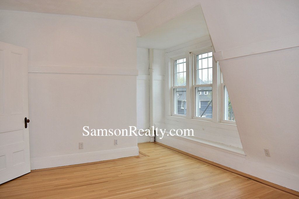 Building Photo - 420 Angell St
