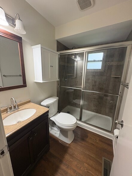 Building Photo - 817 Hollywood Cir