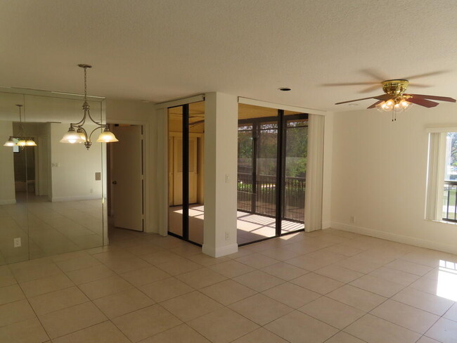 Building Photo - 2602 Carambola Cir S