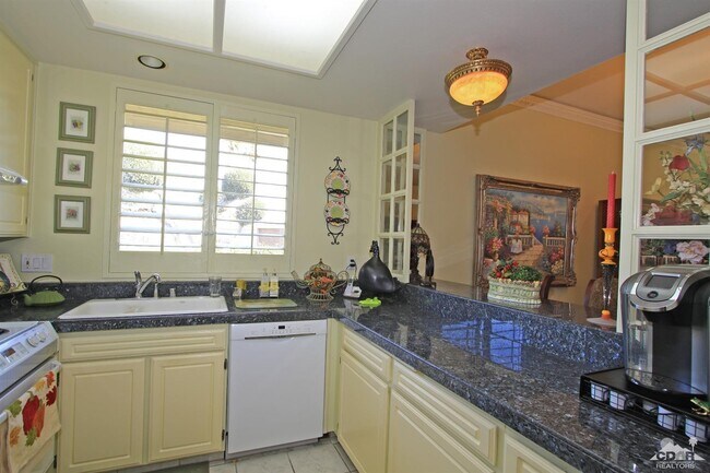 Building Photo - 76975 Roadrunner Dr
