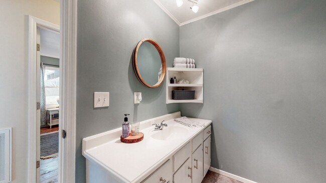 Building Photo - Stunning home situated on over 1 acre in North Thompson’s Station!