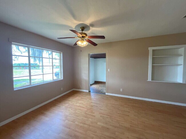 Building Photo - 2-Bedroom and 1.5-Bathroom with a Bonus Rooom