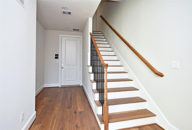 Building Photo - 706 Cage St