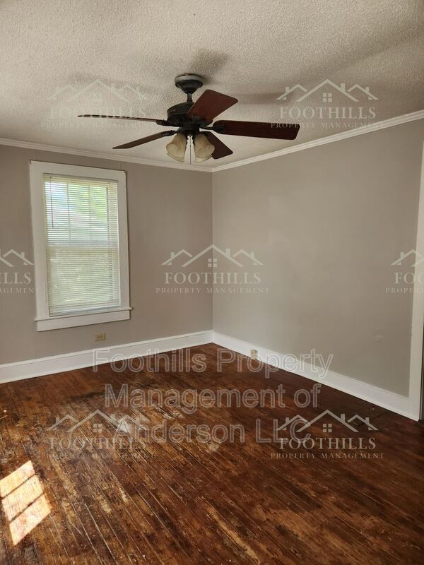 Building Photo - 105 Woodrow St