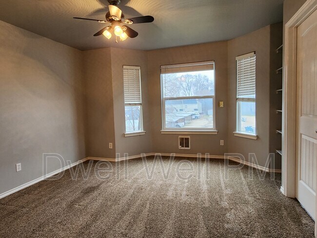 Building Photo - 912 E Georgia Ave