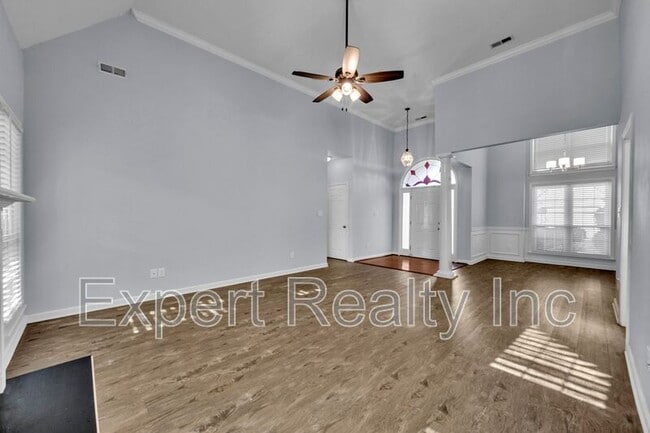 Building Photo - 8235 Wynwood Dr