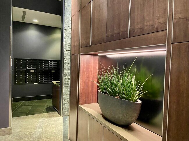 Building Photo - 110 Stuart St