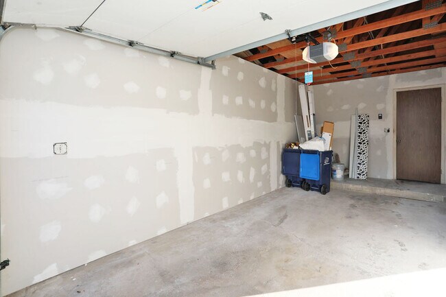 Building Photo - 236 Deerpath Ct