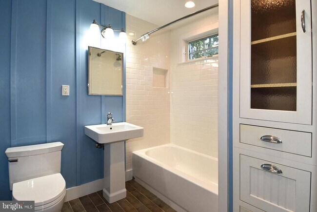 Building Photo - 510 N Nelson St