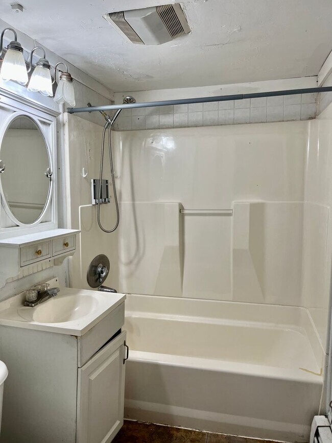 Building Photo - 32 Cross St