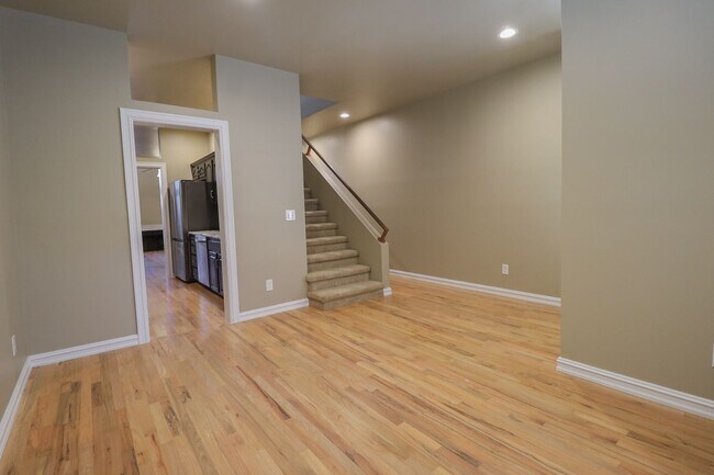 Building Photo - 1 Bed | 1.5 Bath Near Downtown Tulsa!
