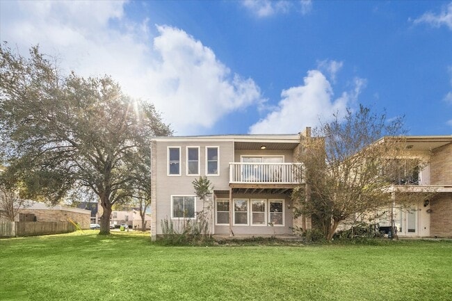 Building Photo - 2223 Par Ln