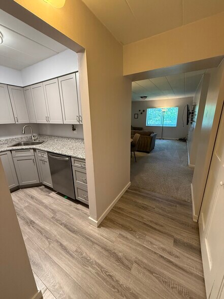Building Photo - 5 Bayard Rd