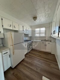 Building Photo - 90 Montaup St