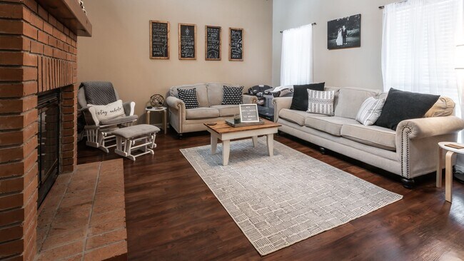 Building Photo - Woodshire Duplexes & Townhomes