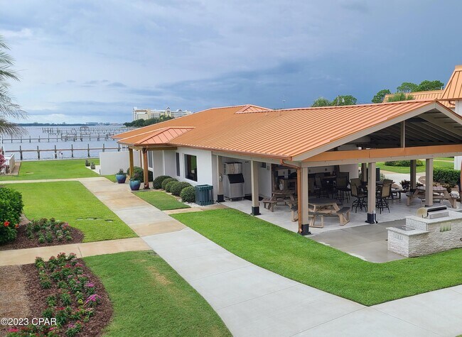 Building Photo - 2100 W Beach Dr