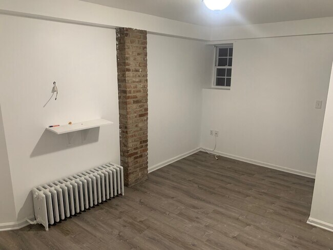 Building Photo - 2 Hollowbrook Plz