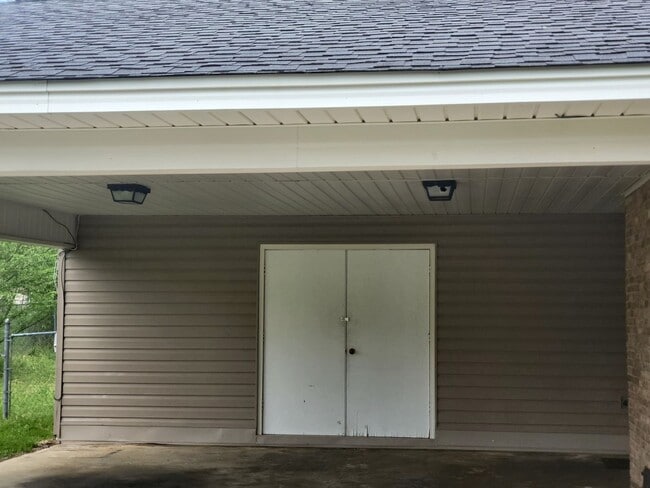 Building Photo - 11135 Arrowhead Rd