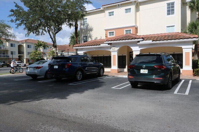 Building Photo - 9825 Baywinds Blvd