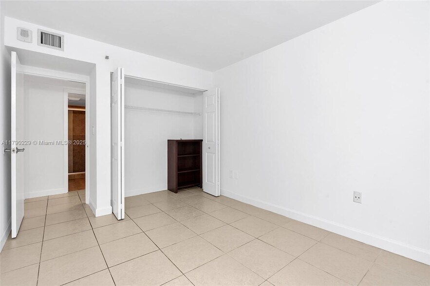 Building Photo - 2501 Brickell Ave