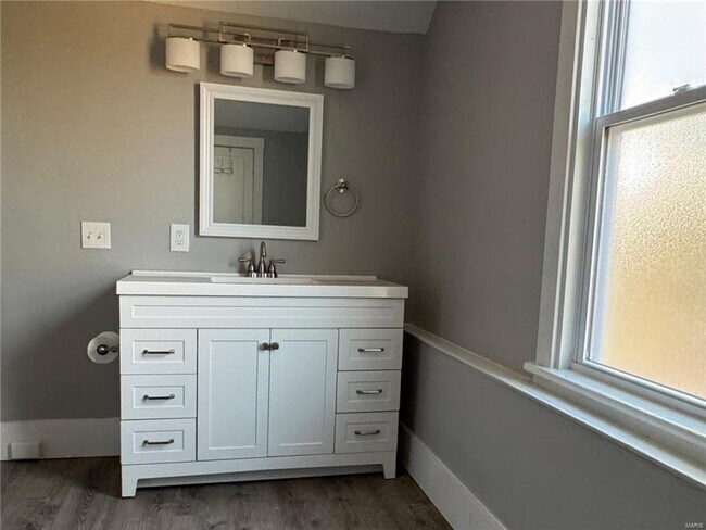 Building Photo - 729 Luckystone Ave