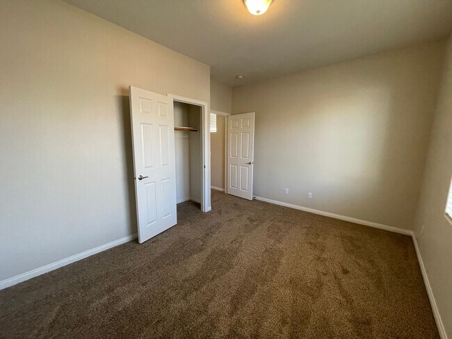 Building Photo - Beautiful Single Story Home in Gated Commu...