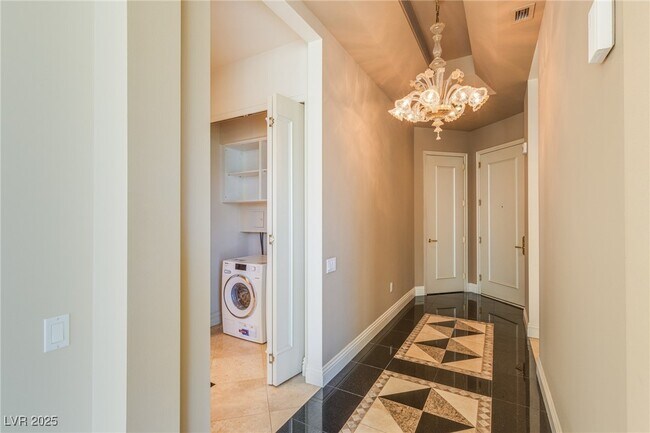 Building Photo - 2857 Paradise Rd