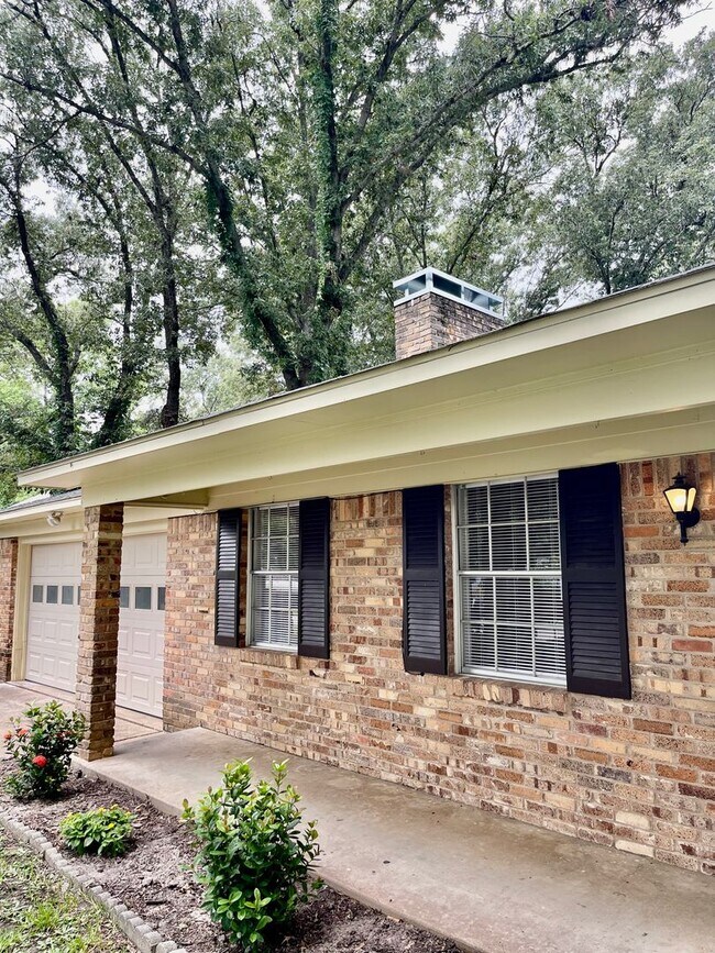 Building Photo - South Tyler! Beautifully Updated 3 Bedroom...