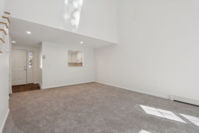 Building Photo - 7 Dunnhill Dr